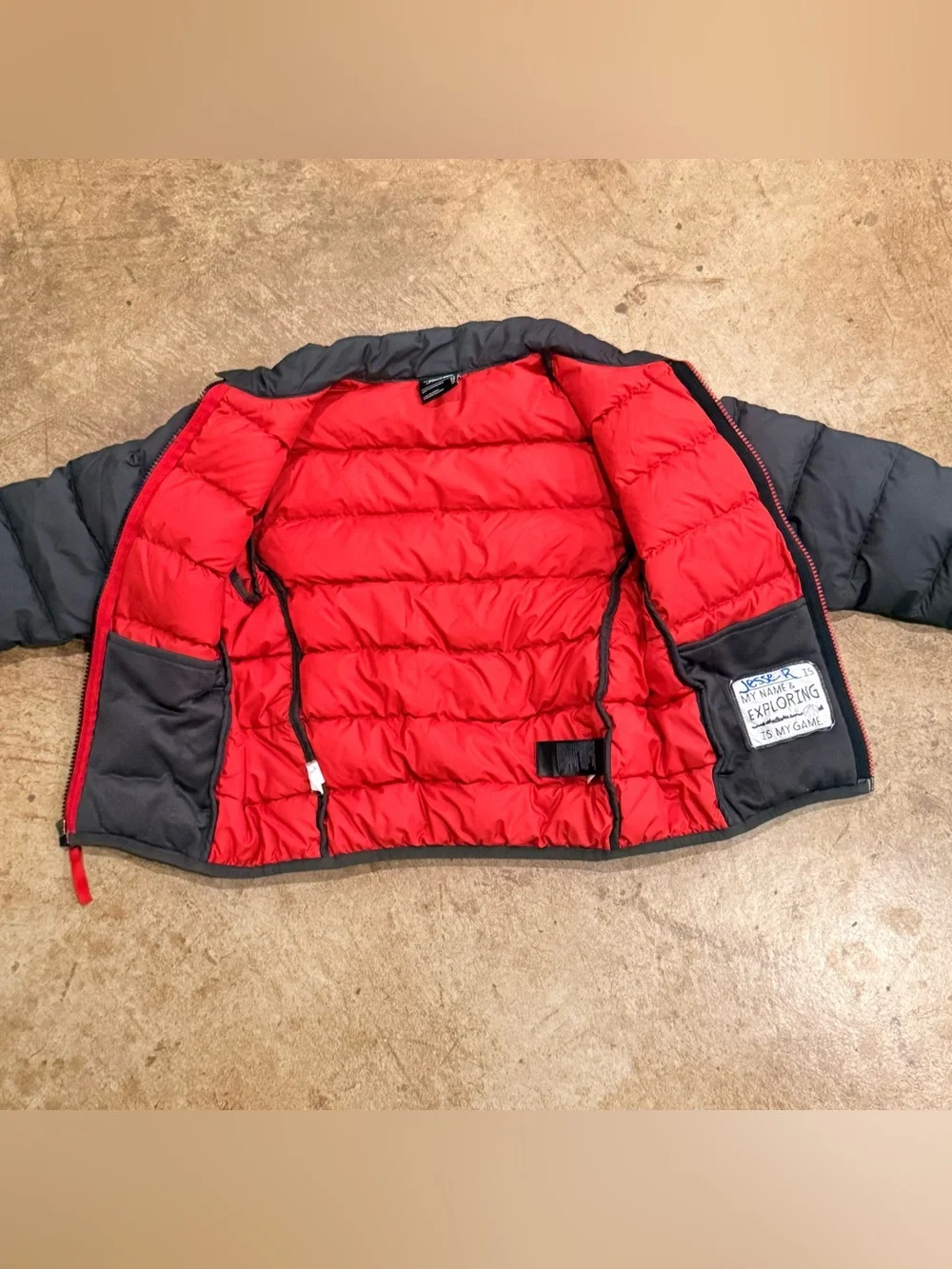 The North Face Boys’ Andes Jacket 550 goose down XS (6) gray and red puffer